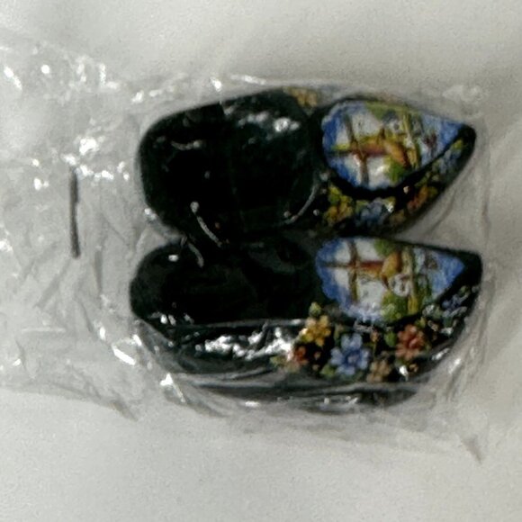 Small Painted Wooden Clogs Windmill Thatched Roof Cottage Magnet - Picture 2 of 5